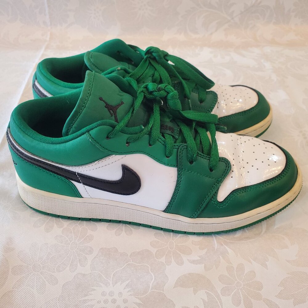 Nike Air Jordans Size 6.5 Women's Green White Low Top